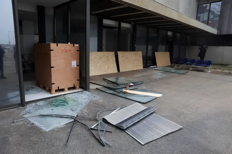 Vidros partidos do hospital distrital da Figueira da Foz